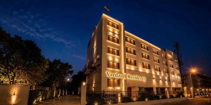 Vardaan Residency Hotel - Image 1