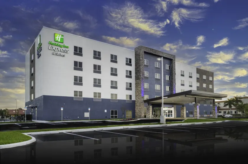 Holiday Inn Express & Suites - Fort Myers Airport by IHG - Image 1