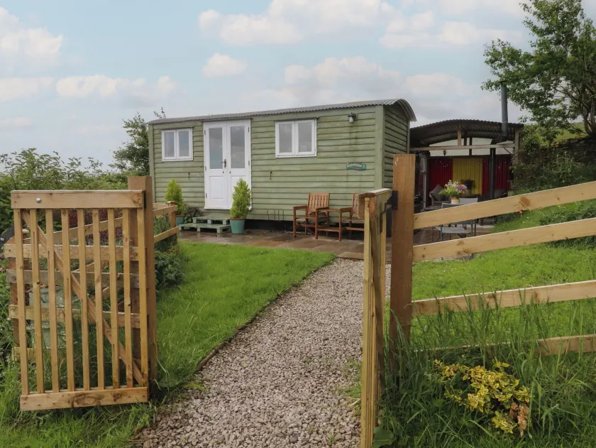 The Journeyman Luxury Shepherds Hut - Image 1
