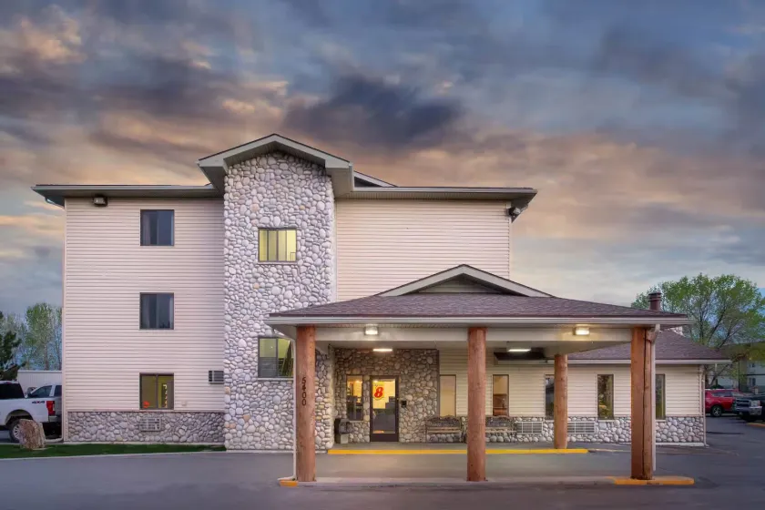 Super 8 by Wyndham Billings - Image 1