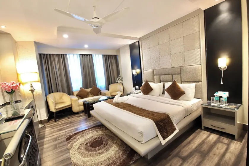 Hotel Harmony Inn - Image 1