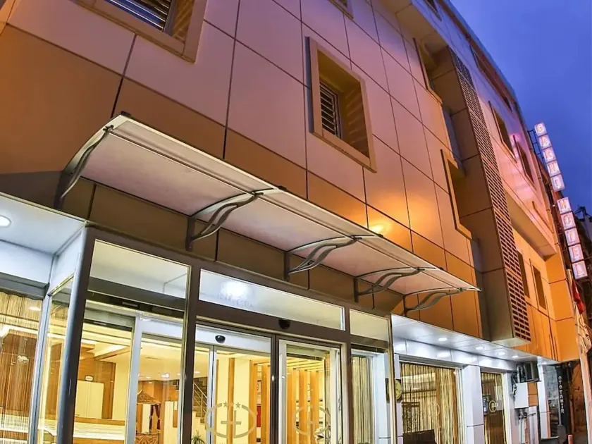 Garni Hotel - Image 1