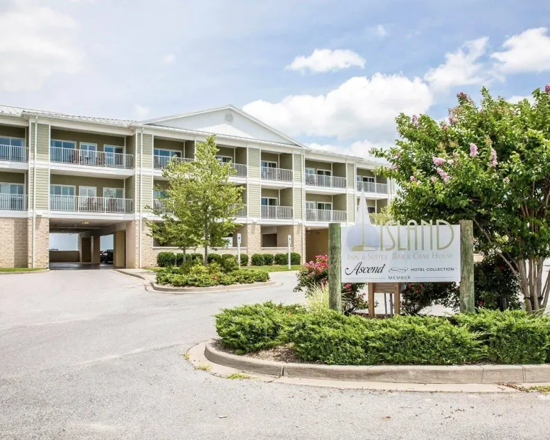 Island Inn & Suites, an Ascend Collection Hotel - Image 1