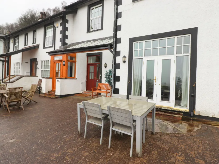 5 Ladstock Hall - Image 1
