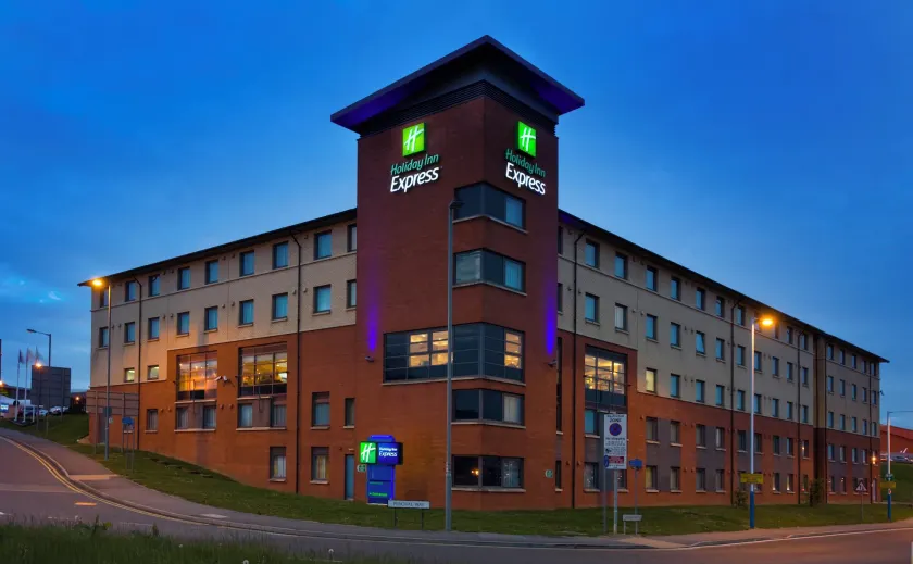 Holiday Inn Express London Luton Airport by IHG - Image 1