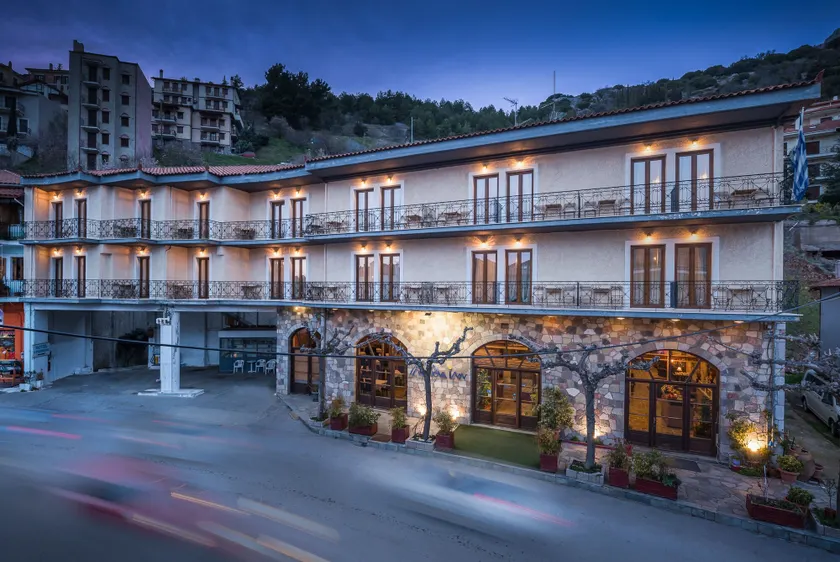 Arahova Inn Hotel - Image 1