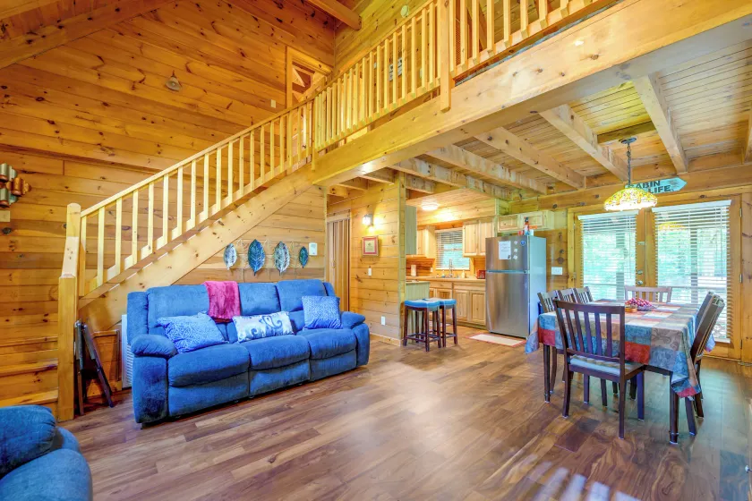 Cabin w/ Hot Tub + Fishing Pond in Del Rio! - Image 1