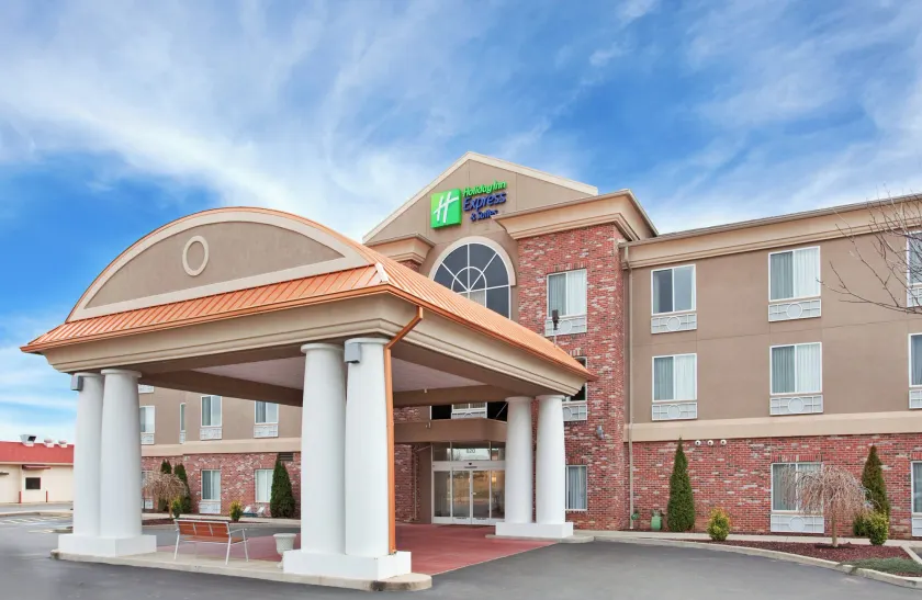 Holiday Inn Express & Suites Farmington by IHG - Image 1