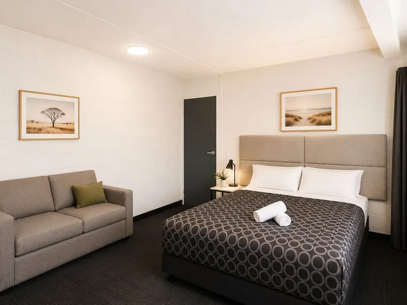 Jolly Knight Motel - Image 1
