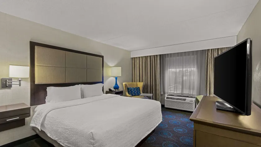 Hampton Inn Bloomington - Image 1