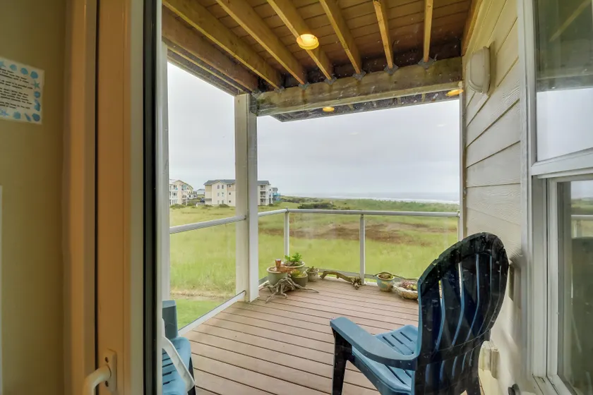 Walk to Beach: ‘Panoramic Splendor’ Westport Condo - Image 1