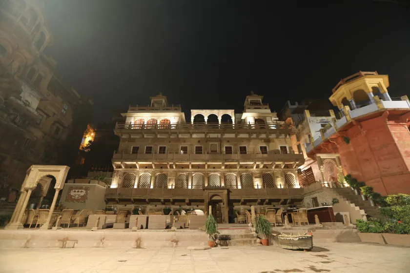 Guleria Kothi at Ganges - Image 1