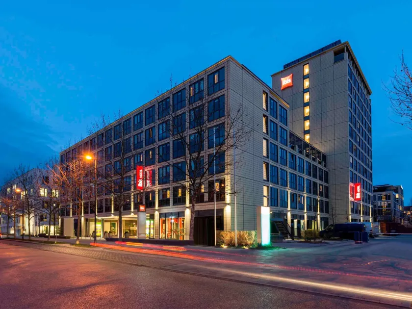 ibis München Parkstadt Schwabing - Image 1