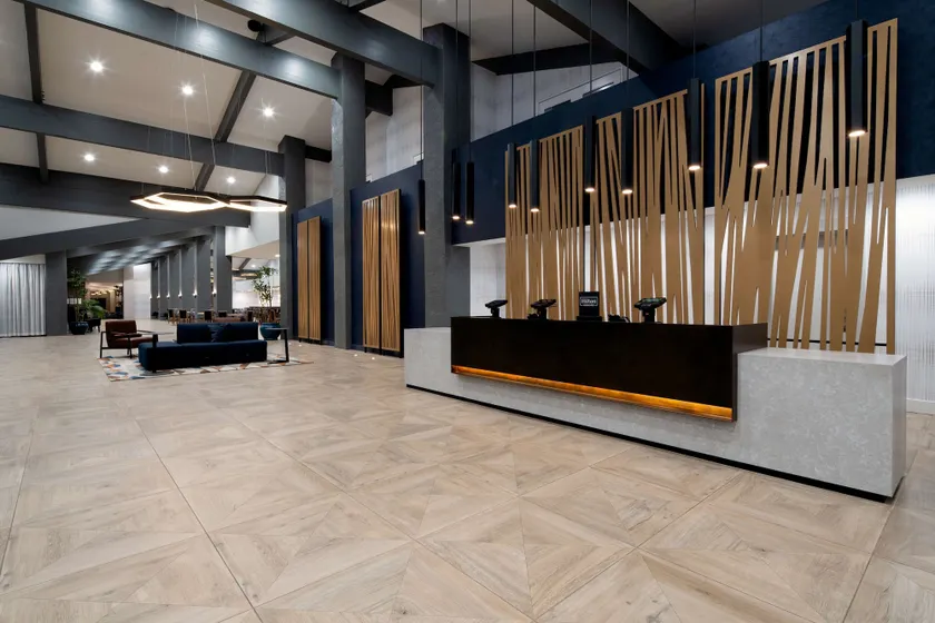DoubleTree by Hilton Hotel Bakersfield - Image 1