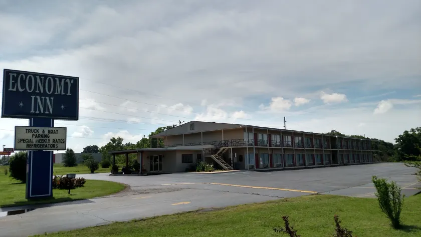 Economy Inn - Image 1