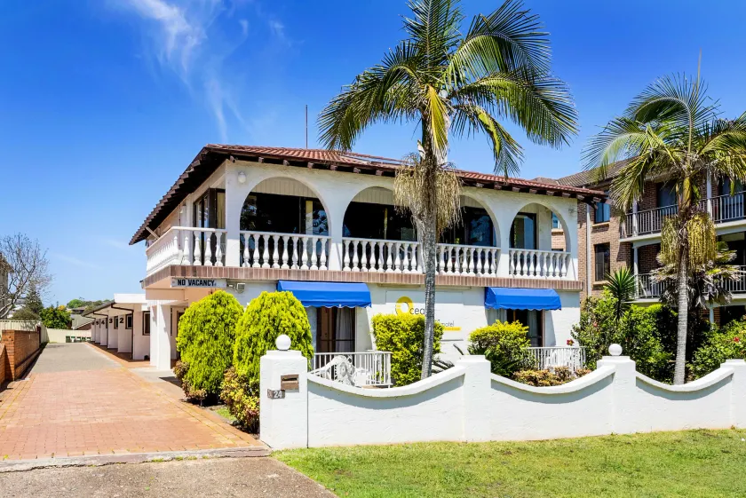 OCEAN BREEZE MOTEL - Image 1