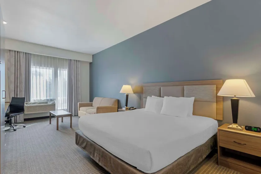 Best Western Plus Peppertree Nampa Civic Center Inn - Image 1