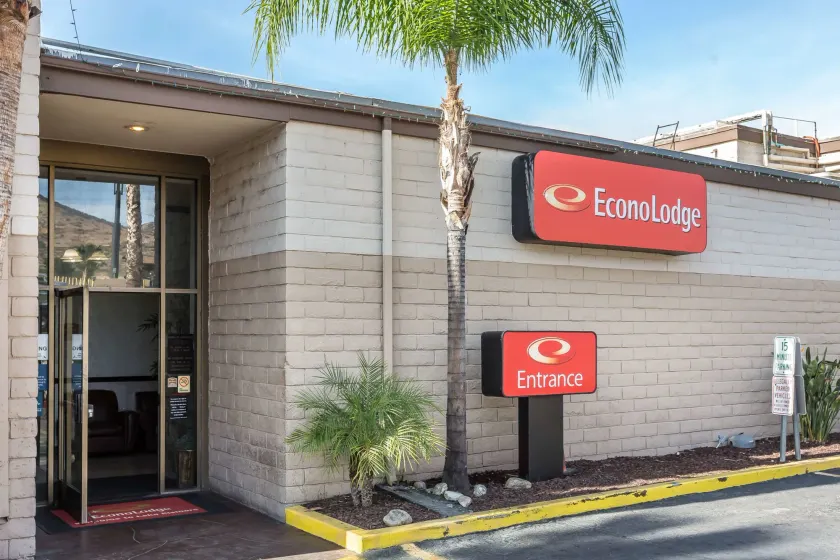 Econo Lodge Lake Elsinore Casino - Image 1