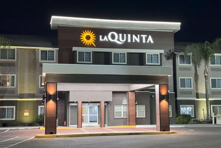 La Quinta by Wyndham Tulare - Image 1