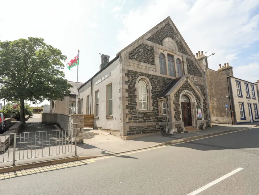 The School House - Image 1