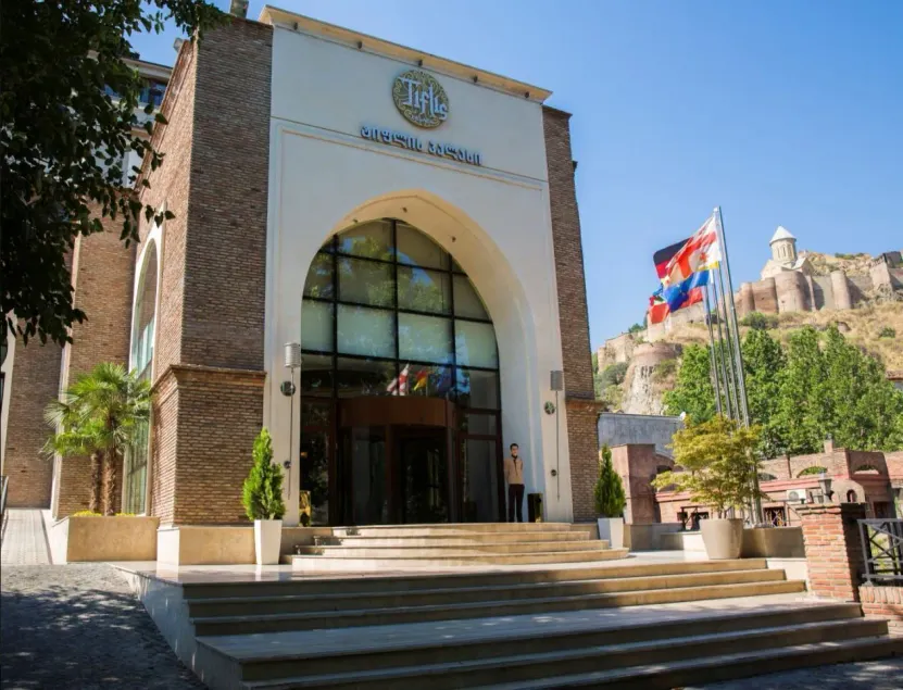 Tiflis Palace - Image 1