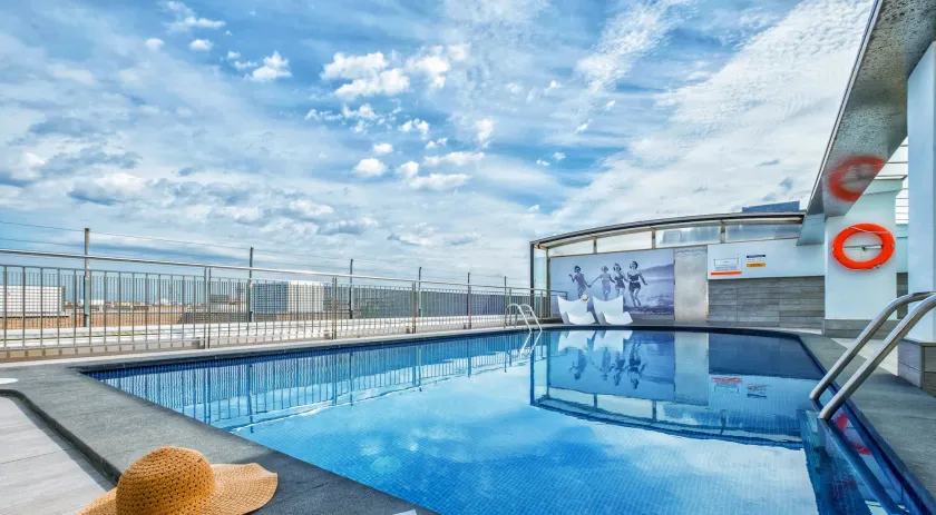 Num Hotel - Image 1