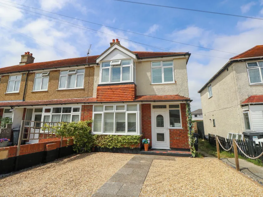 32 Cranleigh Close - Image 1