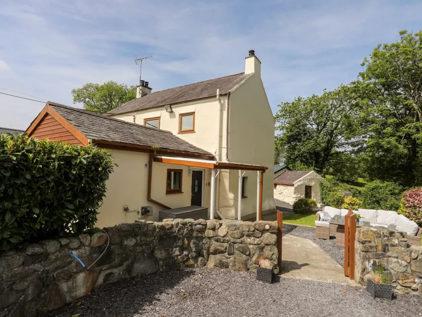 Tyddyn Parthle - Image 1