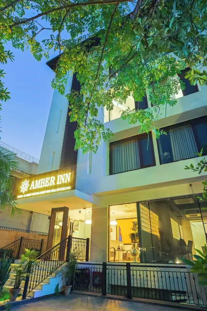 Amber Inn by Orion Hotels - Image 1