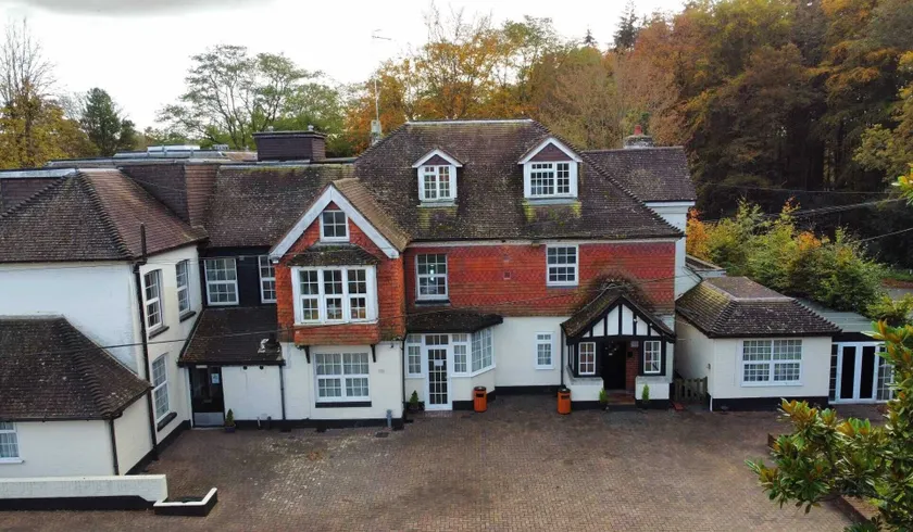 Royal Swan, Ashley Manor - B&B - Image 1
