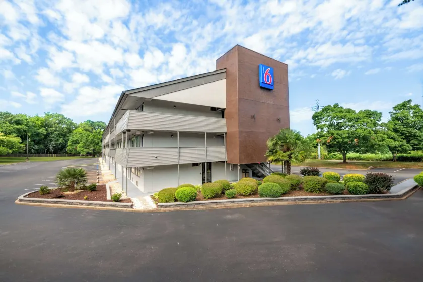 Motel 6-Charlotte, NC - Coliseum - Image 1