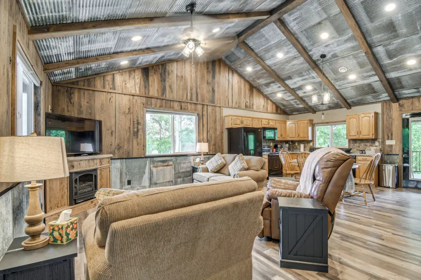 Sunset Climb & Hike: Red River Gorge Cabin w/ Deck - Image 1