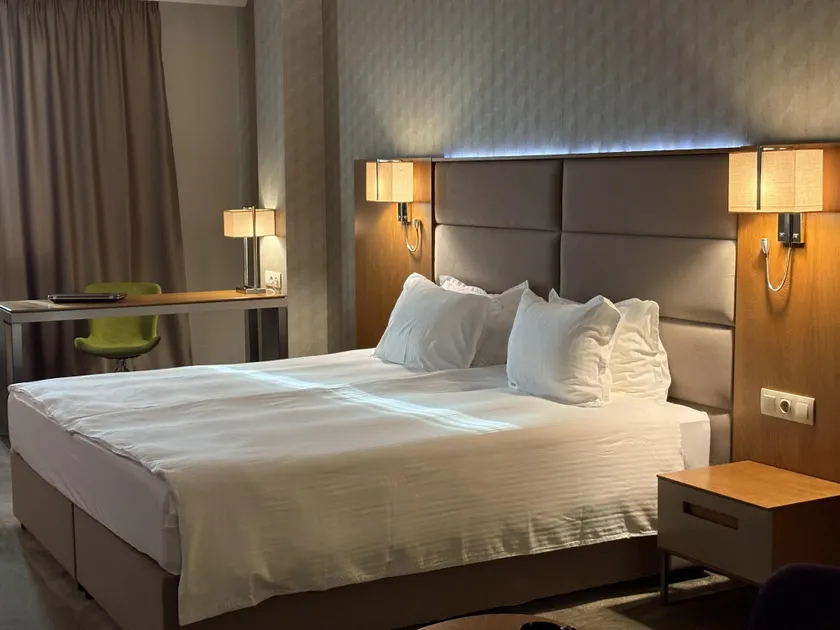 Hotel Golden Tulip Varna - Image 1