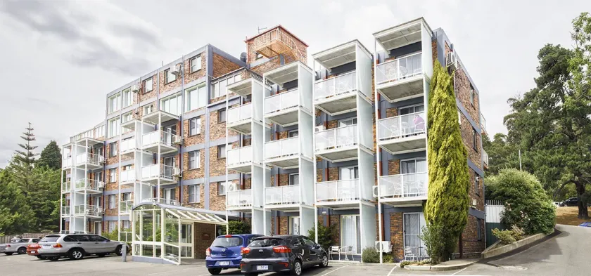 Adina Place Motel Apartments - Image 1