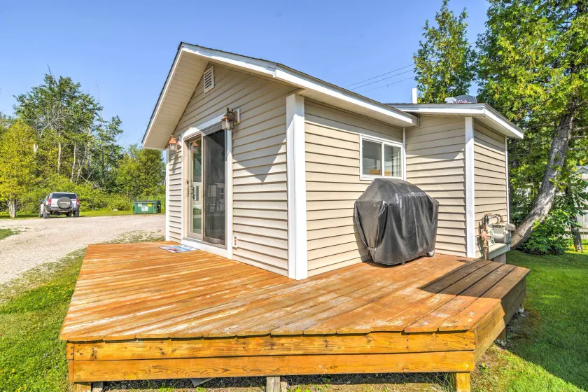 'Tiny House Cottage 6' w/ Dock on Crooked Lake - Interior