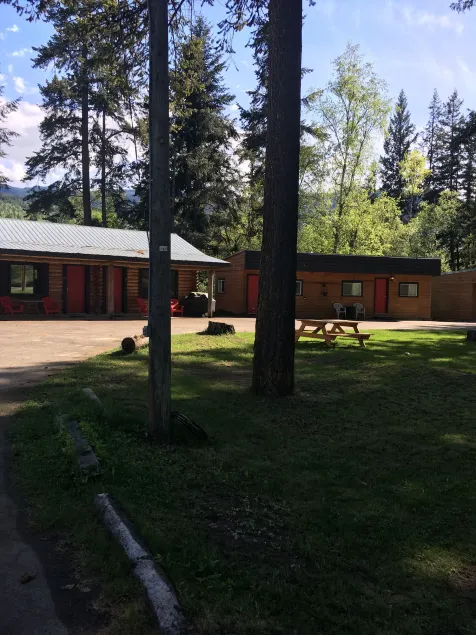 Overlook Inn & Cabins - Image 1