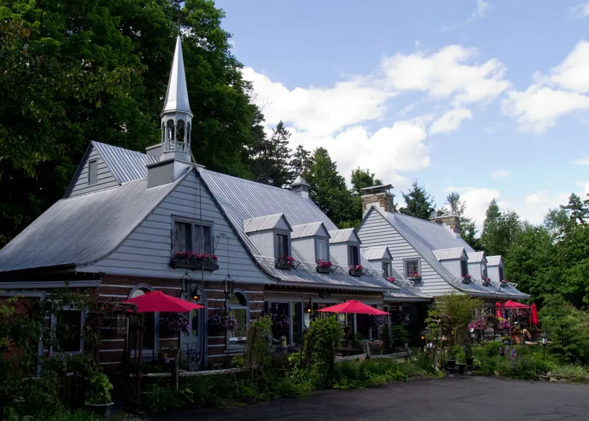 Le Petit Clocher Gite Touristique B & B - Image 1