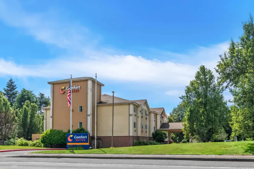 Comfort Suites Clackamas - Image 1