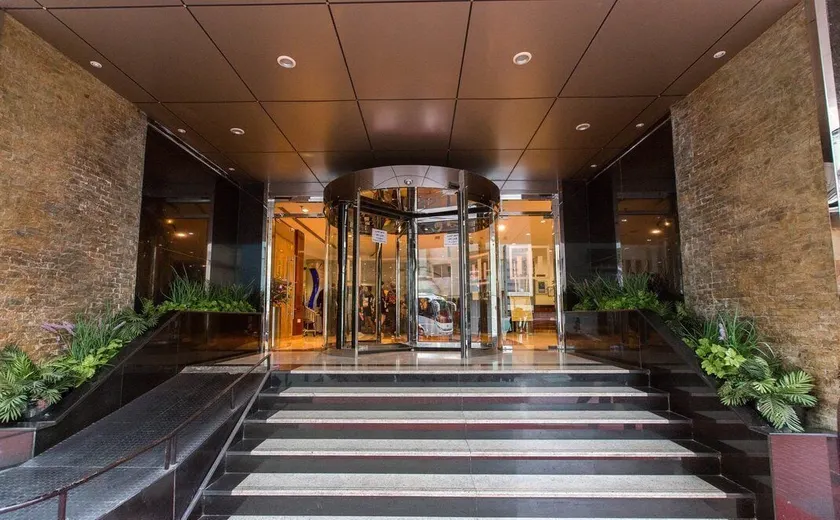 Grand Central Hotel - Image 1