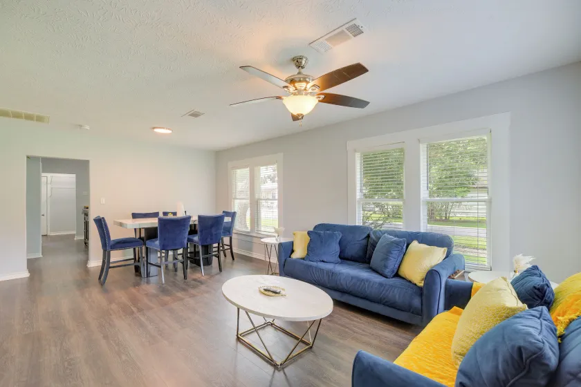 Port Neches Home Rental: Walk to Tugboat Island! - Interiør