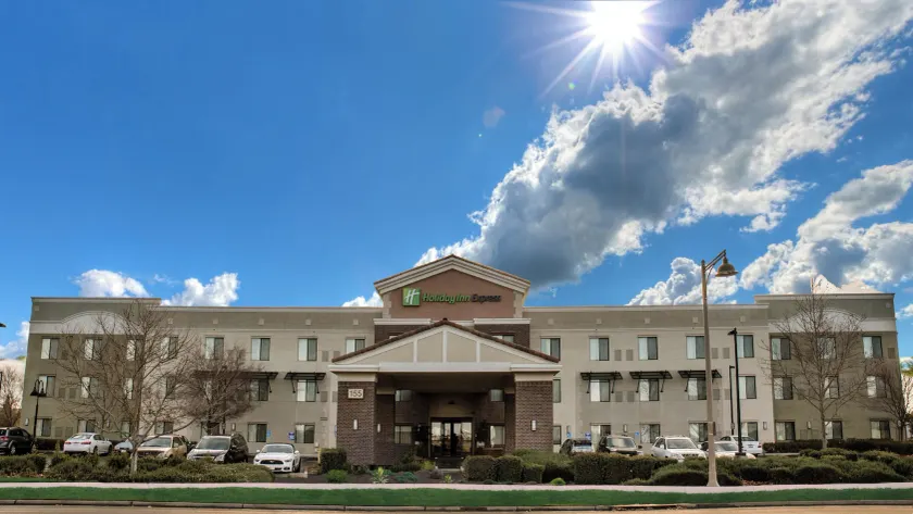 Holiday Inn Express Hotel & Suites Lincoln-Roseville Area by IHG - Image 1