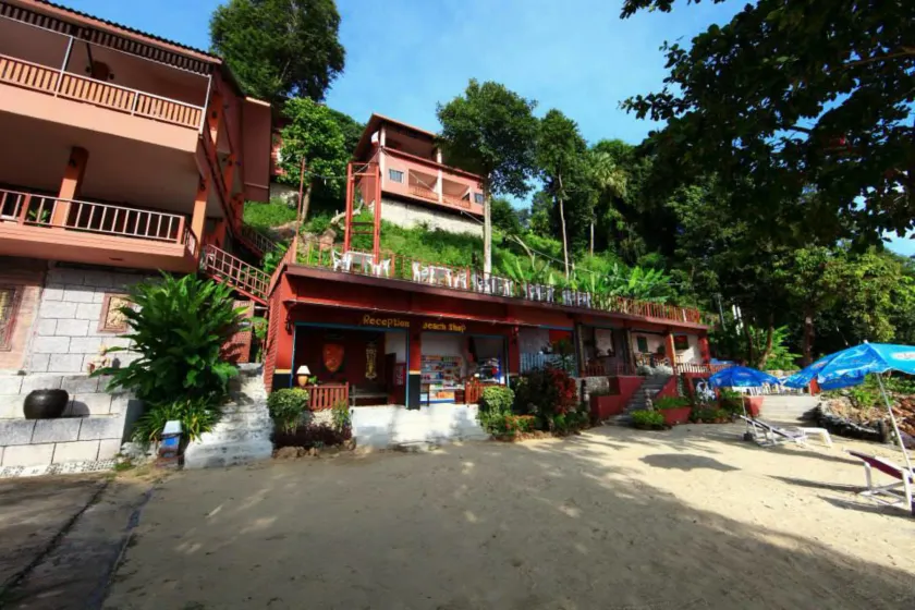 Koh Ngai Cliff Beach Resort - Image 1