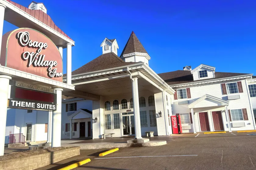 Osage Village Inn Near Lake Ozarks US 54 - Image 1