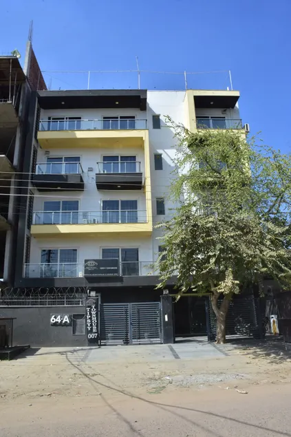 Tipsyy Inn Suites 007 - Image 1