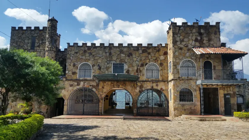 Hotel El Castillo Chinauta - Image 1