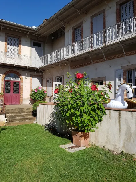 Chez Louise - Image 1