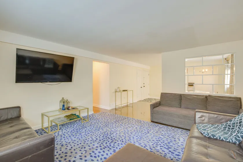 Walk to Train: Convenient Skokie Condo! - Image 1