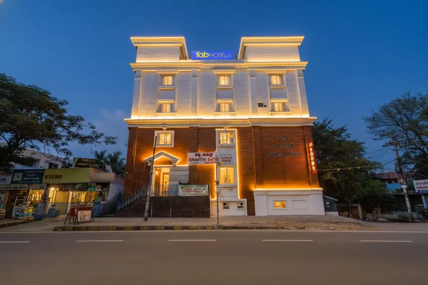 FabHotel Shakthi Suites - Nr Jayadeva Hospital - Image 1