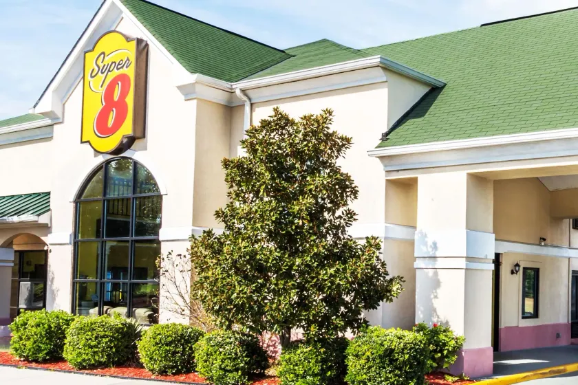 Super 8 by Wyndham Hull Street Midlothian Richmond Area - Image 1