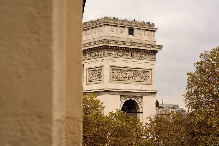 6 VH Hotel - Image 1